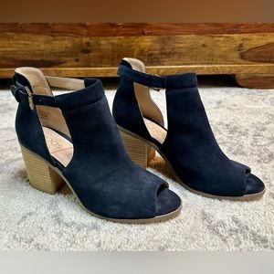 Sole Society Navy Ferris Heels Size 8.5 Excellent condition.